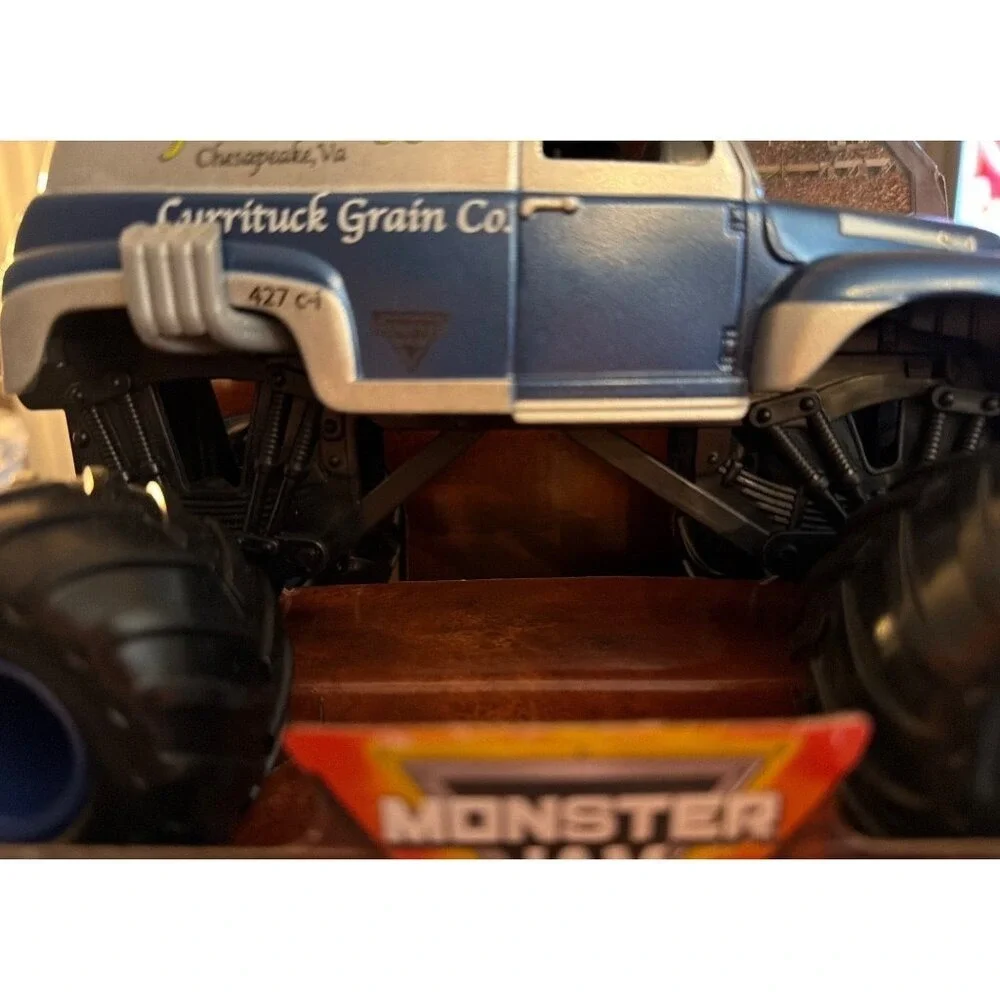 Monster Jam Grave Digger Currituck Grain Co Blue Silver 1:24 Scale Series 22